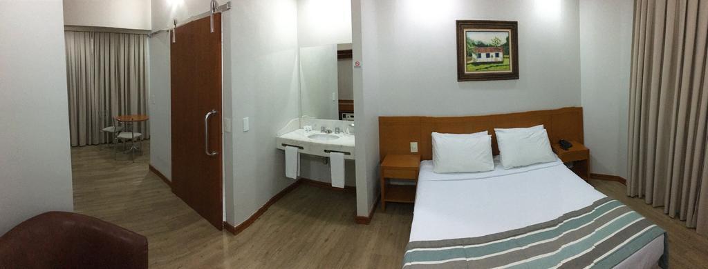 迪朱利奥酒店 São José dos Campos 外观 照片